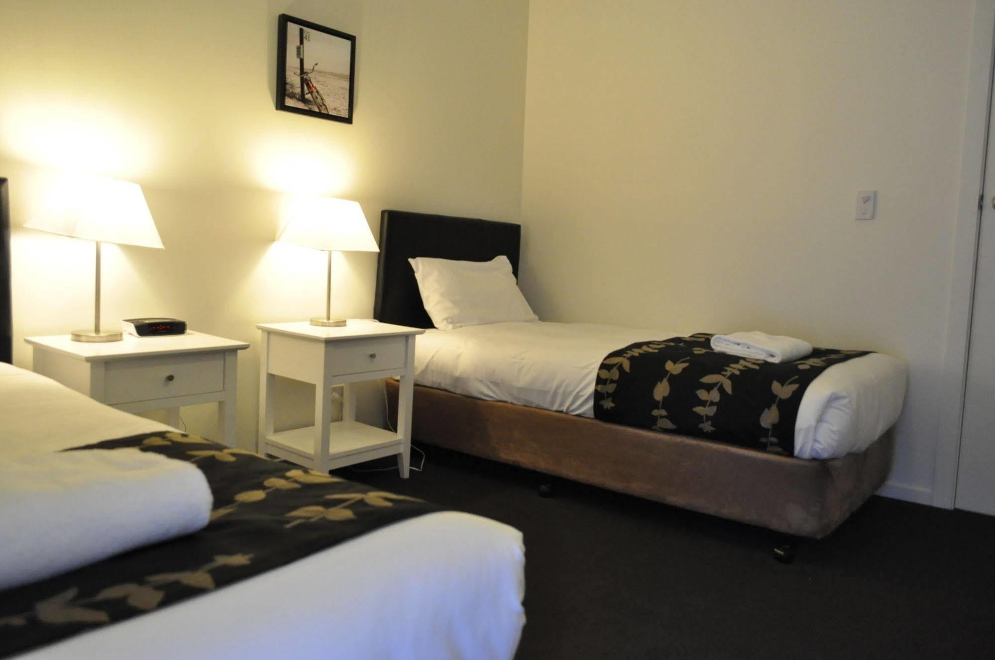 Albury Burvale Motor Inn Extérieur photo