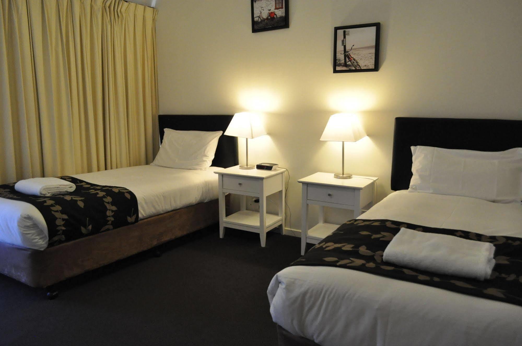 Albury Burvale Motor Inn Extérieur photo